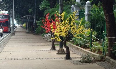 Pemprov DKI Evaluasi Penempatan Lampu Pohon Plastik