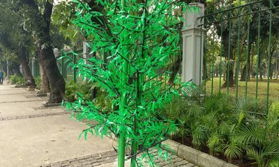 Pro Kontra Pengadaan Lampu Pohon Plastik