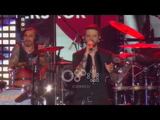 "Mall" - Eugent Bushpepa ndez skenën e Sheshit Skënderbej me këngën e Eurovision