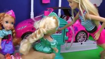 CAR WASH ! Elsa and Anna toddlers wash their drawings - Barbie - splash