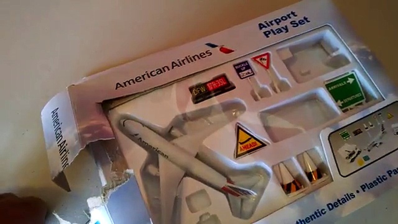 American Airlines Airport Play Set -Airplane Toys - Toy Videos For Kids - Daron Toys Tots おもちゃ