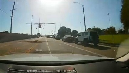 Los Angeles: atterraggio d'emergenza in città