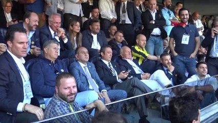 Aziz Yıldırım'ın Konuşması Sırasında Ali Koç'tan Detay Görüntüler - Hd