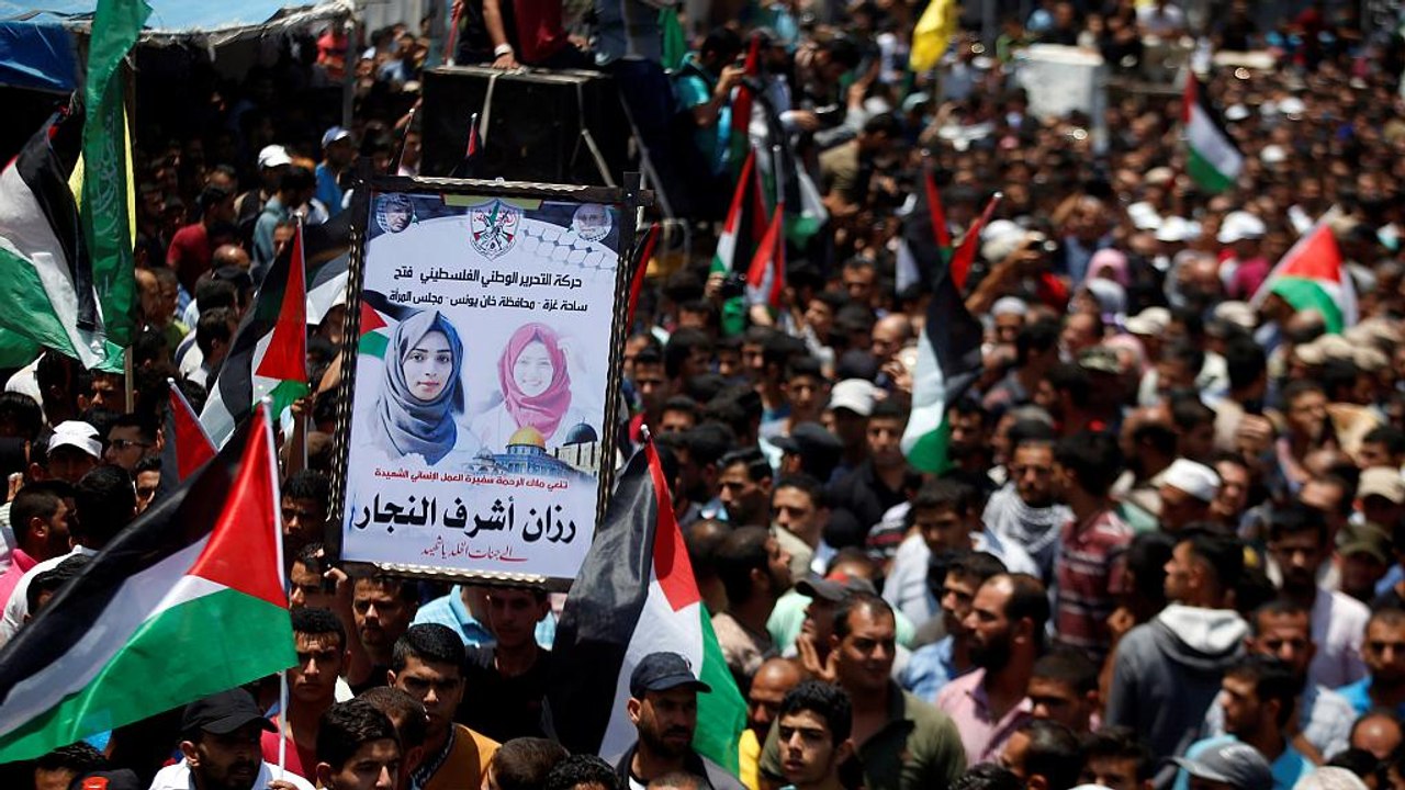 Eltemették a Gázai övezet határán lelőtt palesztin ápolónőt