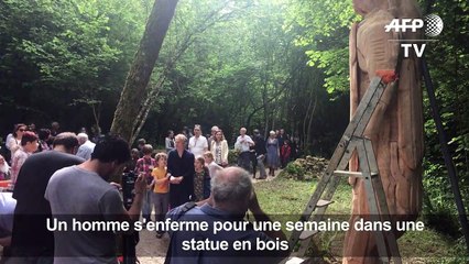 Pendant 7 jours, debout et dans le noir