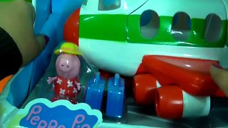 Peppa Pig toys in English Peppa Pig Holiday Jet Plane With Play Doh Muddy Puddle