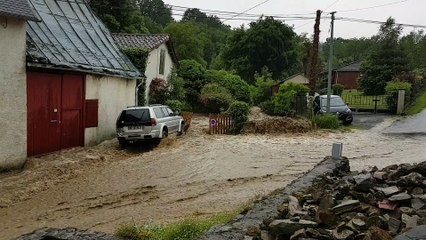 L'eau envahit un village des Baronnies