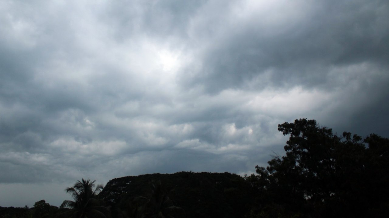 Moving Cloud in a Stormy Day V