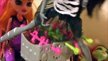 GAY SINISTER SISTERS | *MATURE AUDIENCE* Monster High Mayhem - Episode 115