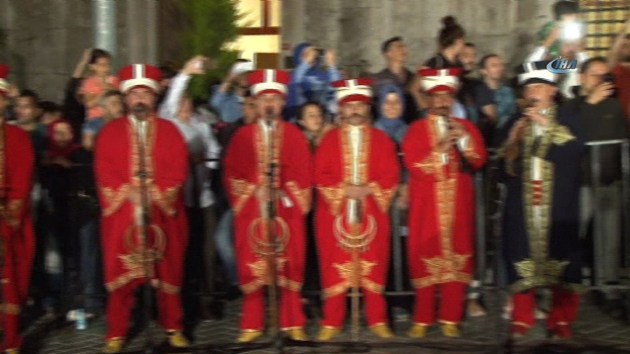 Fatma Betül Sayan Kaya: “Bu milletin bağrından çıkmış, bu milletin evladı Sayın Cumhurbaşkanımız Recep Tayyip Erdoğan’ı sizlerin vereceği destekle başkan yapacağız”