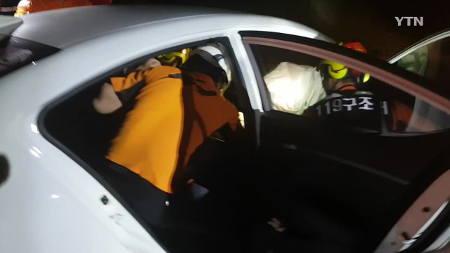 승용차가 중앙분리대 들이받아 2명 부상...대한항공기 긴급착륙 / YTN