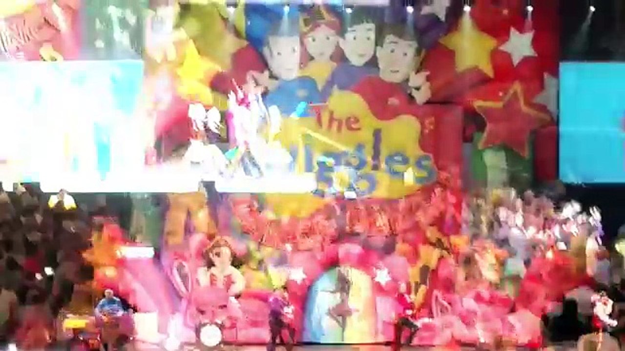 WIGGLES DANCE DANCE