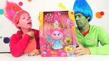 POUPEE TROLLS POPPY CHANTANTE et fleur magique !