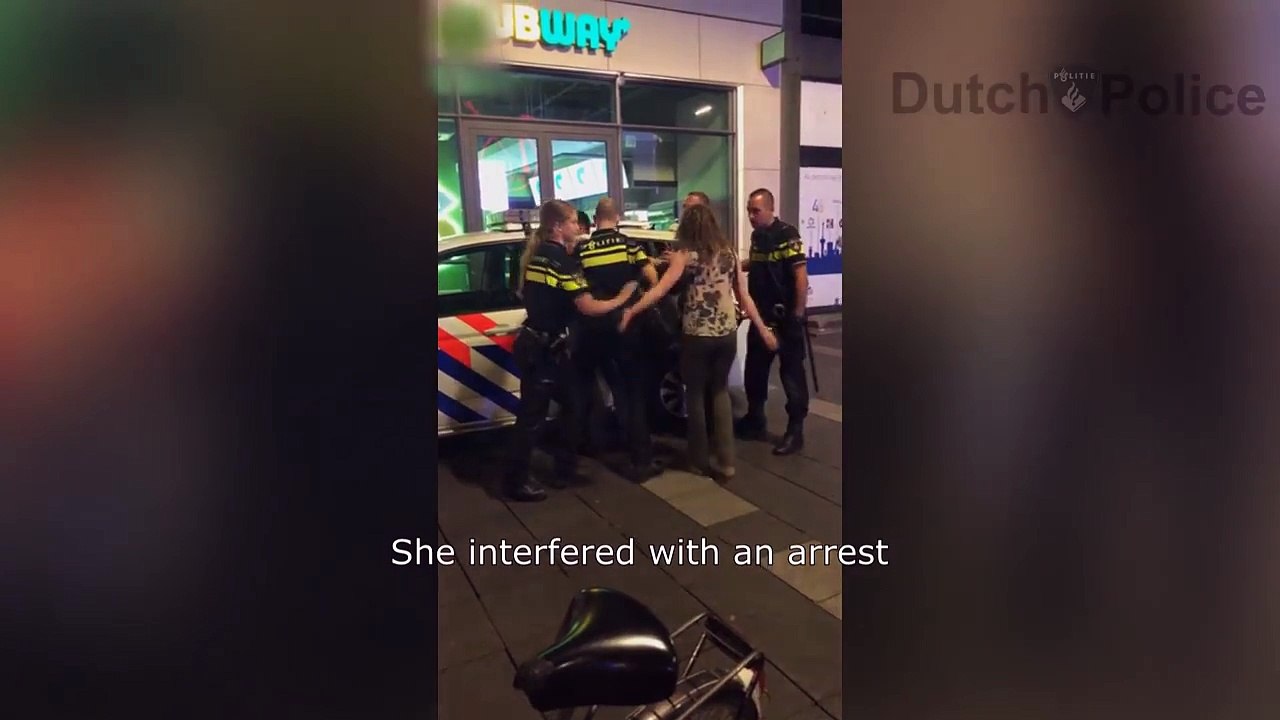 Dutch Police - Girl interferes with an arrest and does not want to listen