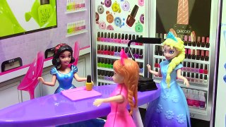 Frozen Elsa and Anna GIRLS WEEKEND with Snow White and Cinderella Frozen Parody PARTS 1-3