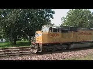 UP with odd horn at rochelle