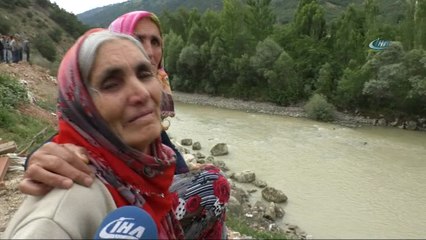 - Kelkit Çayı'na düşen çocuğun ayakkabısı bulundu