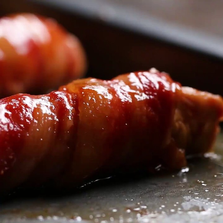Wenn du keine Lust auf Kochen hast, dann sind diese Bacon-Hähnchen-Mozzarellasticks perfekt für dich!Hier geht's zum Rezept: