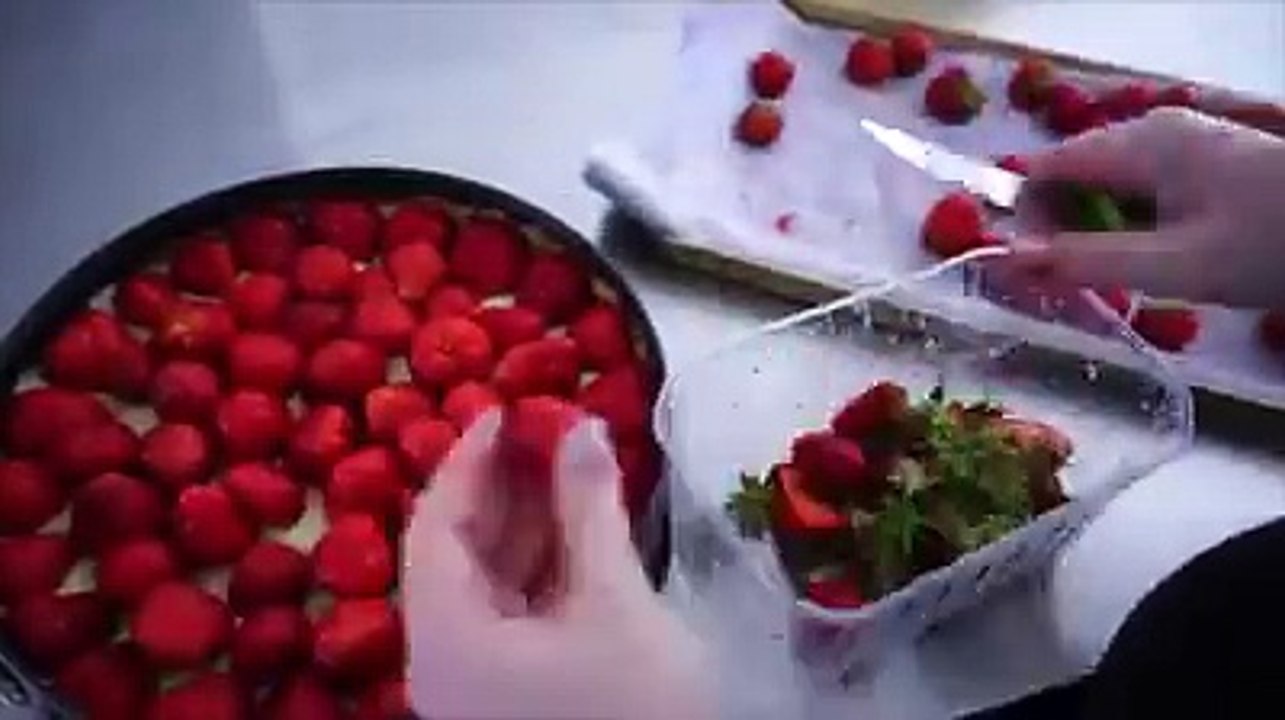 Erdbeer-Torte wie vom Konditor von Kuchenfee ZUM REZEPT 