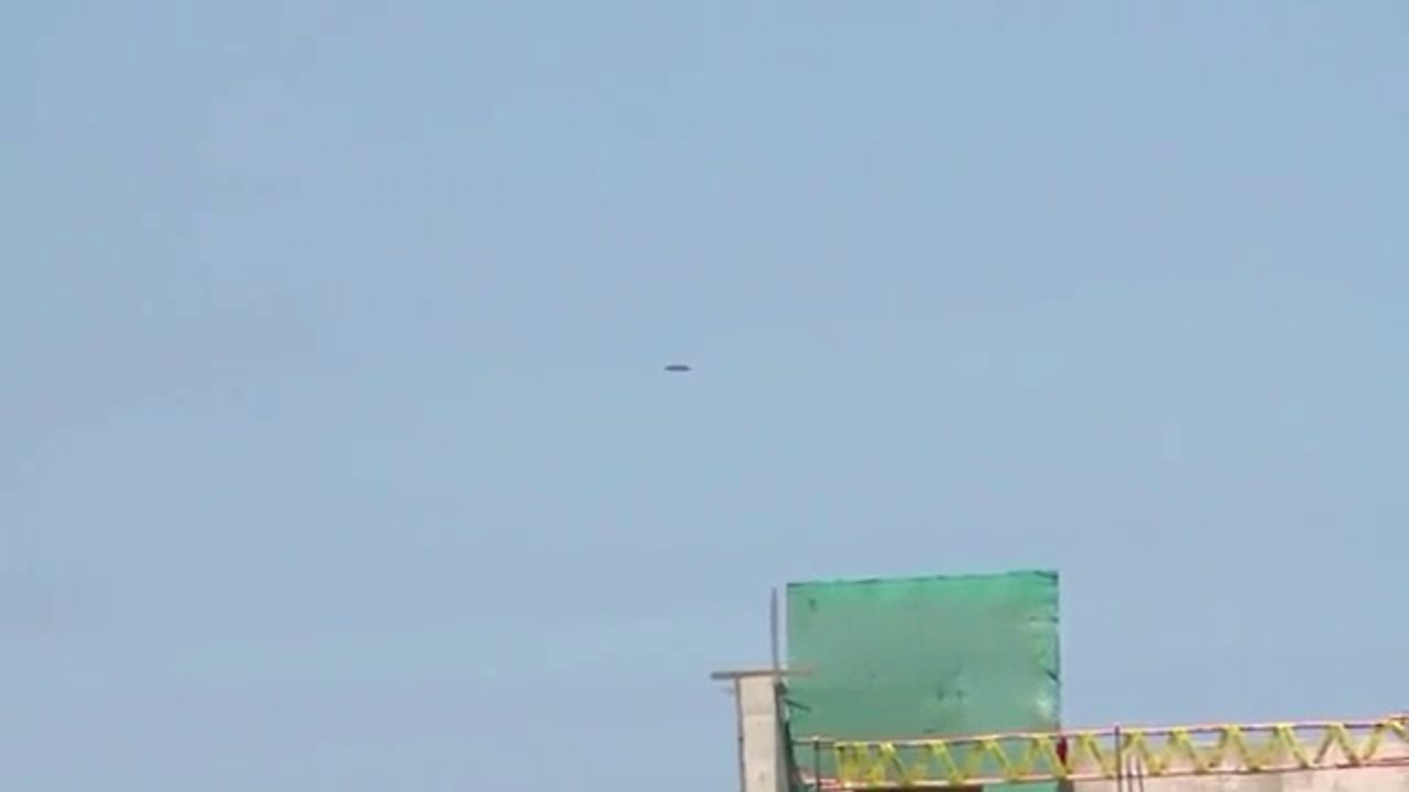 Ovni aparece en plena grabación de las noticias en Perú
