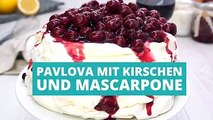 Was sieht da so lecker aus und hat einen ungewöhnlichen Namen? Pavlova! Pavlova ist eine mit Sahne und Früchten gefüllte Baiser-Torte. Frisch, fluffig, fruchtig