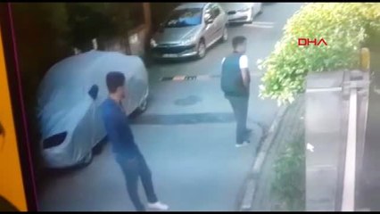 Güvenlik Kamerasına Yakalanan Hırsızlar Ev Sahibine 'Şikayeçi Olma' Diye Yalvardı