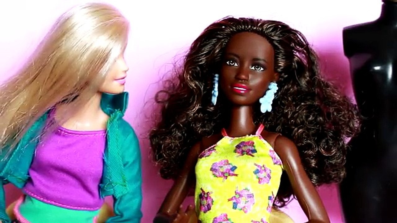 Барби знает средство от прыщей. Мама Барби, Маша и Даша