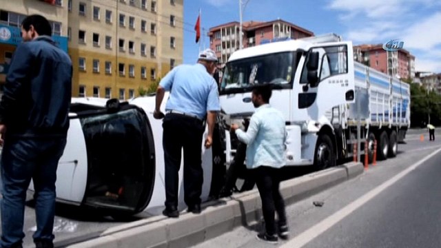 Kamyonun çarptığı otomobil yola yan yattı: 1 yaralı