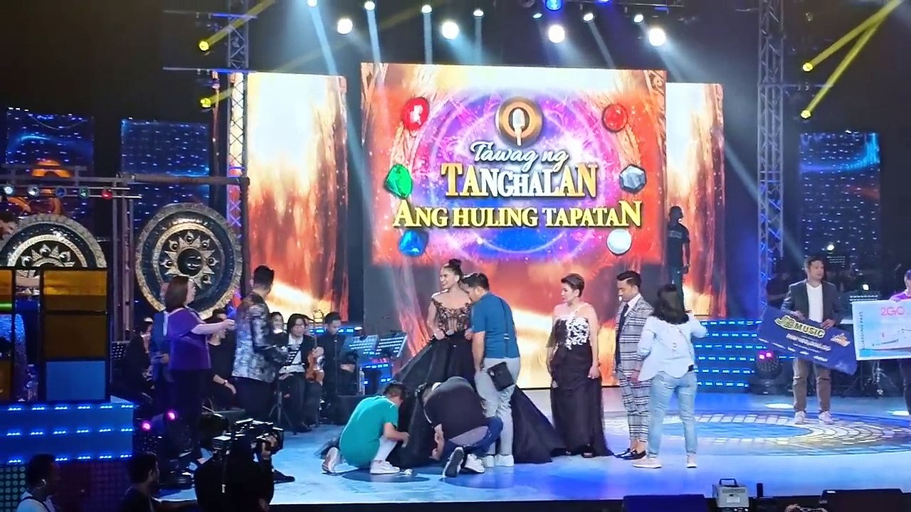 LAUGHTRIP! Anne Curtis at Vhong Navarro pinaglaruan ang damit ni Vice Ganda