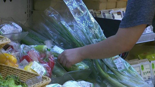 식품 물가 상승률, 석 달 만에 20계단 '껑충' / YTN