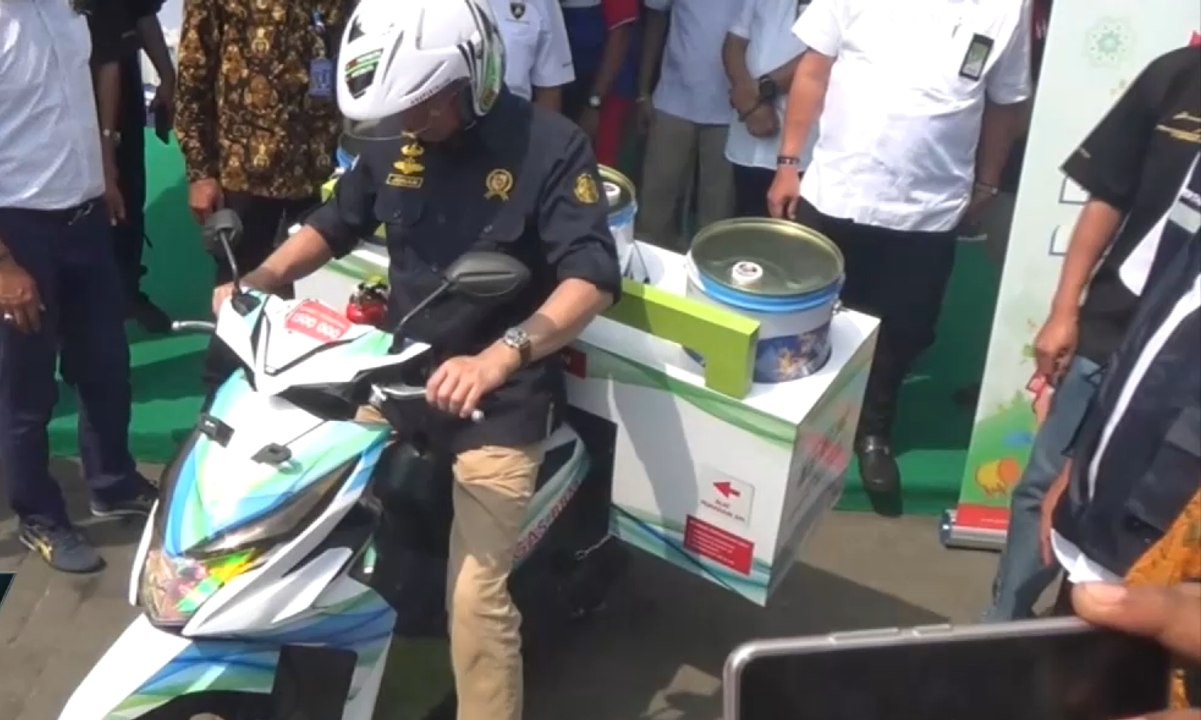 Ignasius Jonan Jajal Satgas Motor BBM di Tol Trans Jawa