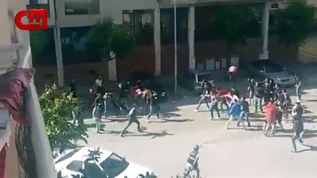Adeptos do Sp. Braga e do Benfica em batalha na rua antes do jogo de futsal