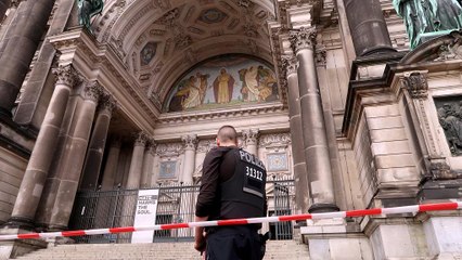 Polizist schießt im Berliner Dom auf Mann