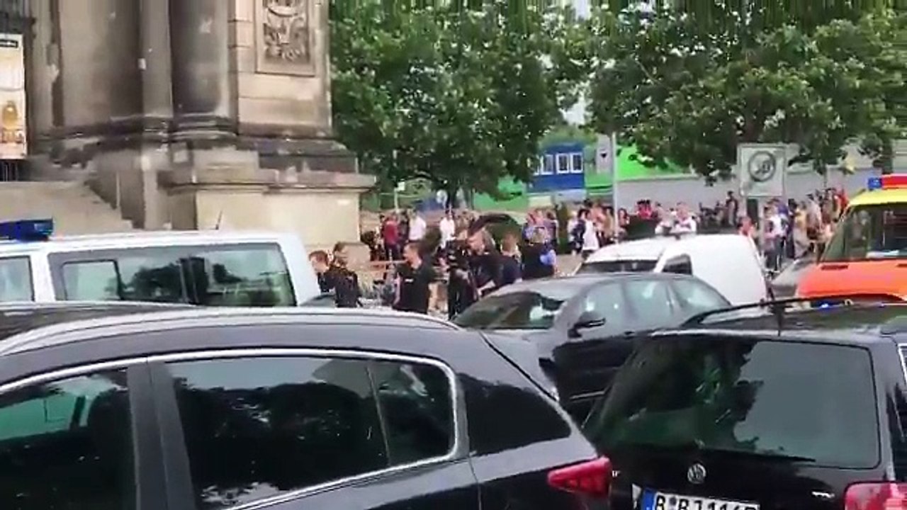 ÚLTIMAHORA La policía acordona la Catedral de Berlín tras disparar contra una persona.