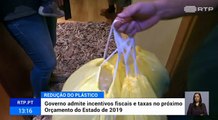 Governo admite incentivos ou taxas para cortar no plástico