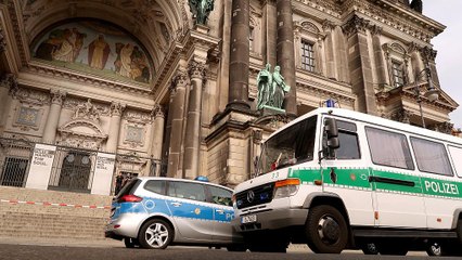 Nem iszlamista támadó fenyegetőzött a berlini dómban