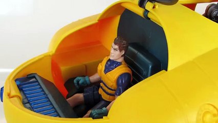 Bathtub Submarine Adventure! What Sea Animal Toys are in the Tub?