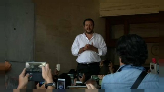 Salvini reafirma en Sicilia su intención de expulsar a los inmigrantes