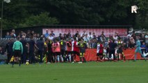 Jeugdspelers Feyenoord en PSV stevig met elkaar op de vuist
