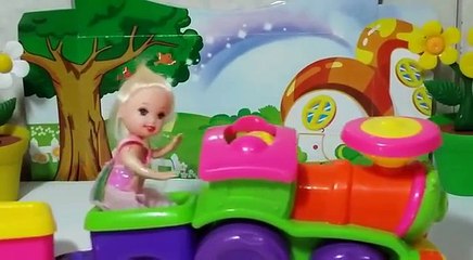 Barbie Leticia dirigi o carro da barbie e bate!! Em português
