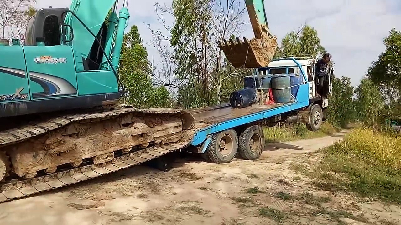 แม็คโครของจริงของแท้ลงรถสิบล้อแบบนีได้ไง