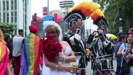 Política na Parada LGBT de SP