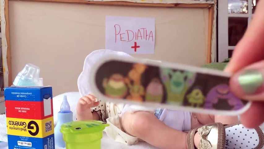 Valentina vai ao pediatra