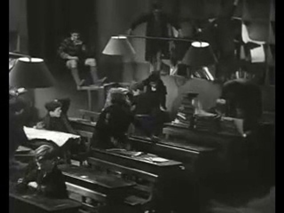 Zero de Conduta (Zéro de Conduite, 1933), de Jean Vigo, legendado