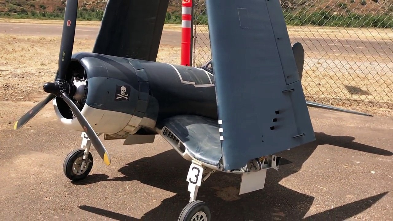 Giant RC F4U Corsair (CARF) with Folding Wings & Radial Engine - Warbirds & Classics 2017