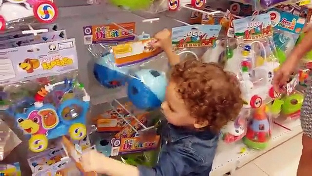 Tipos de Crianças na loja de brinquedos 03