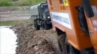 Автомобили КамАЗ и Урал на радиоуправлении устроили триал