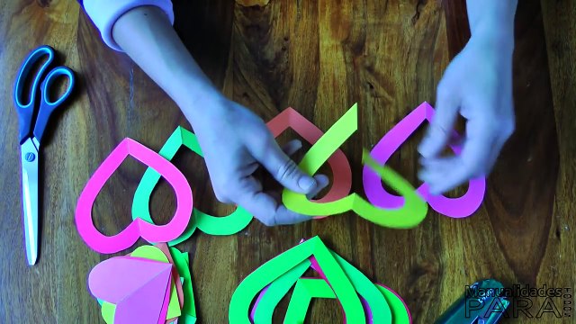 Guirnalda de corazones - Adornos para colgar - Manualidades para todos