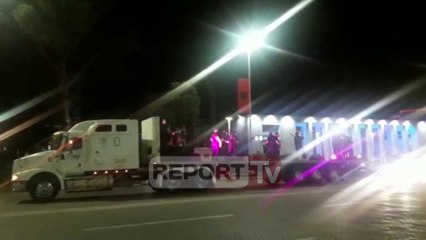 Report TV - Elita 5 koncert me kamion në rrugët e Tiranës