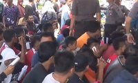 Polisi Tangkap Suporter Bola yang Merusak Truk